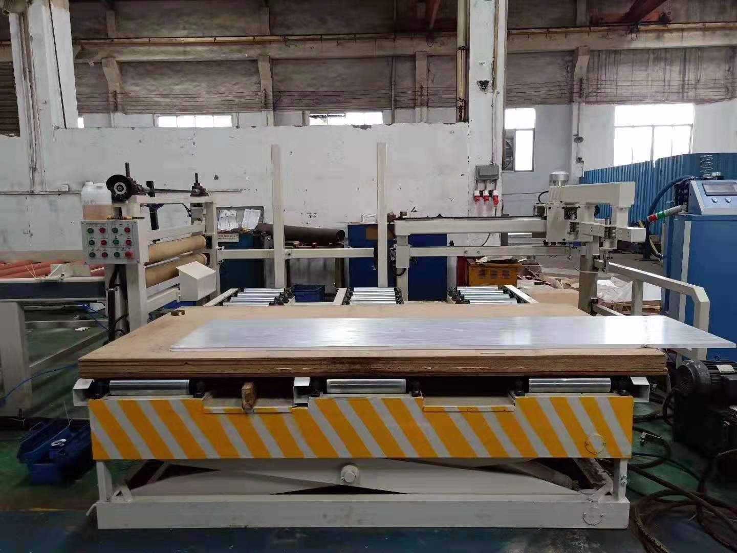 Awtomatikong PUR Glue Panel Lamination Production Line