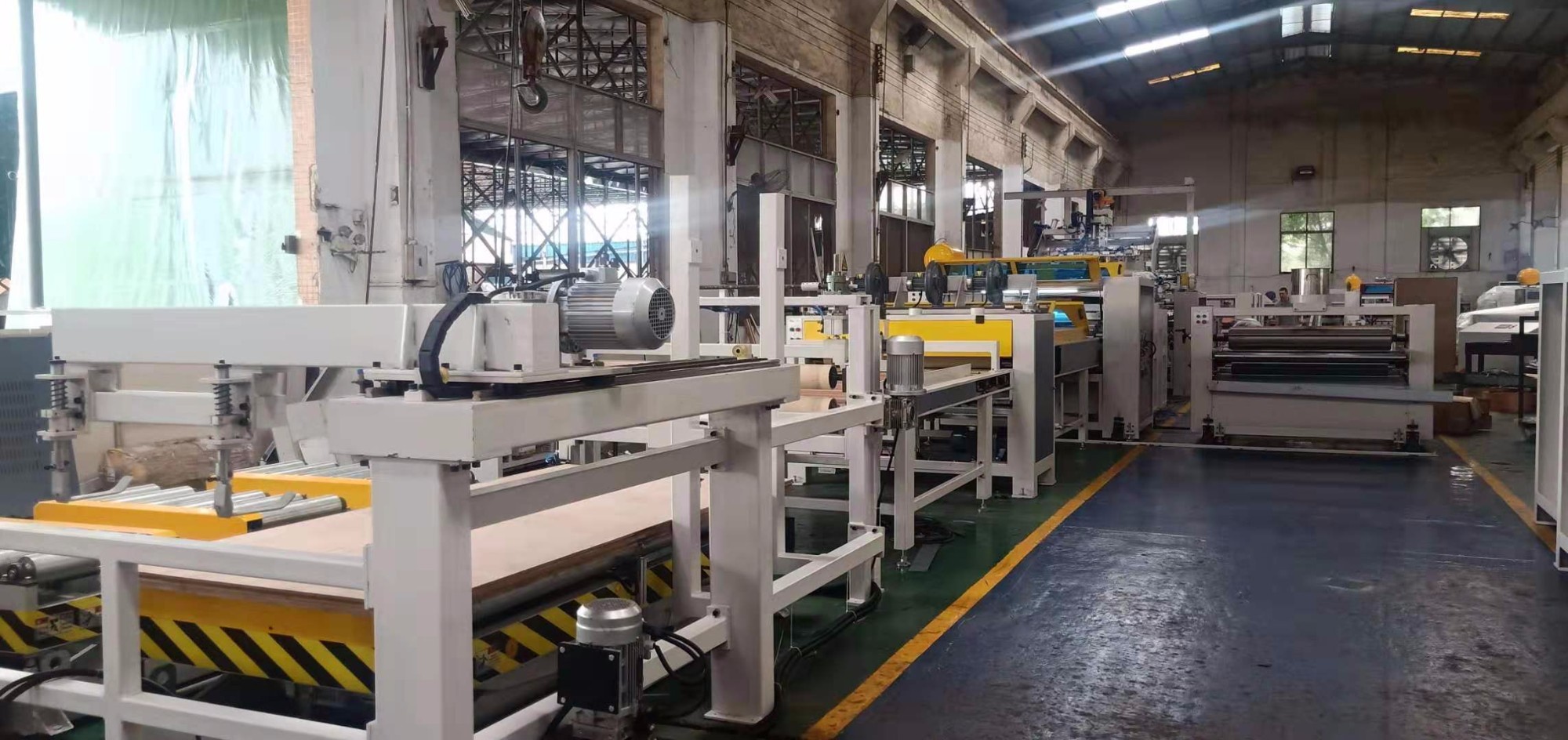 Mesin Laminating Panel PUR panas lebur automatik