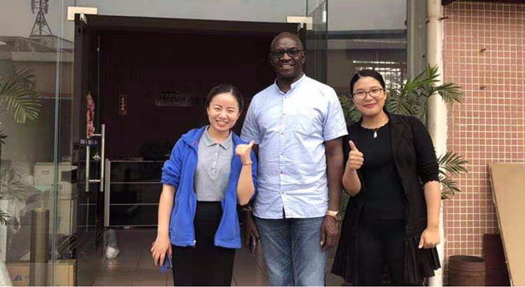 肯尼亚PUR胶板贴合机生产线