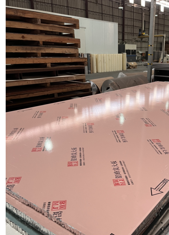 Hinihingi ng Ukraine ang mga parusa sa troso mula sa Belarus