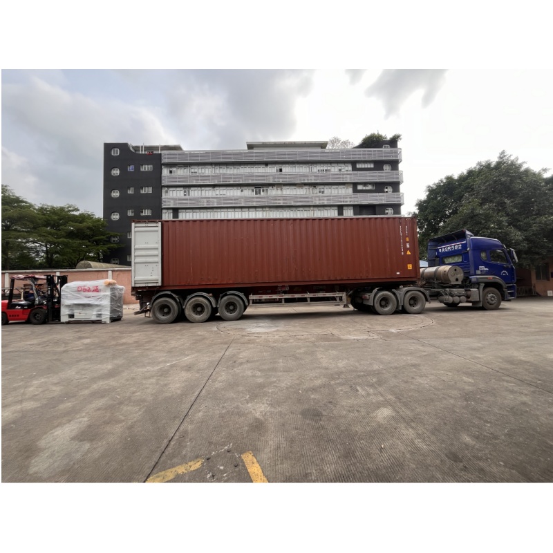 Một máy sản xuất tấm acrylic sắp được chuyển đến Ấn Độ