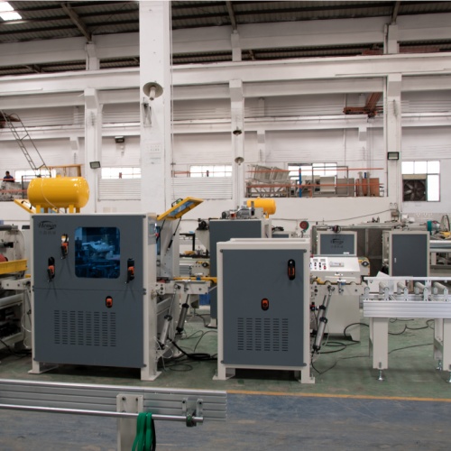 Paano pumili ng PUR flat laminating machine para sa PVC calcium silicate boards?