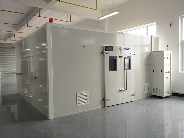 step-in high-temperature aging room