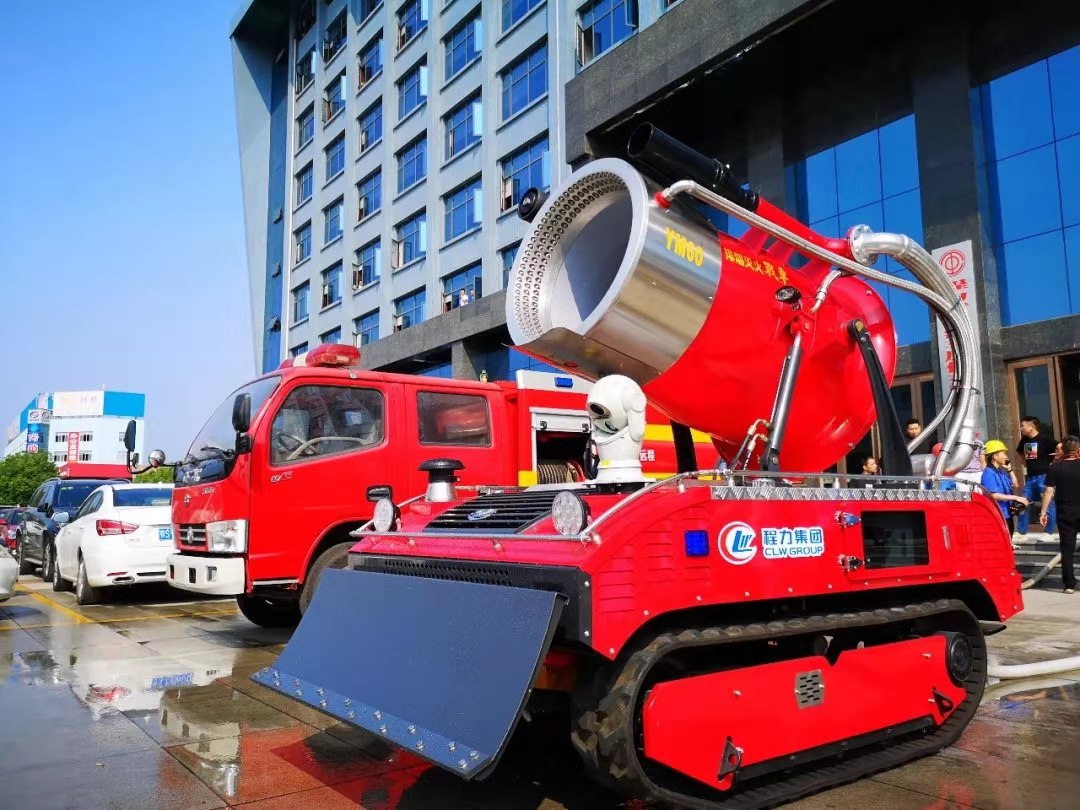 Fabricación inteligente: Cheng Li rastreó el robot inteligente del camión de extinción de incendios con escape de humo puesto en el mercado en producción en masa