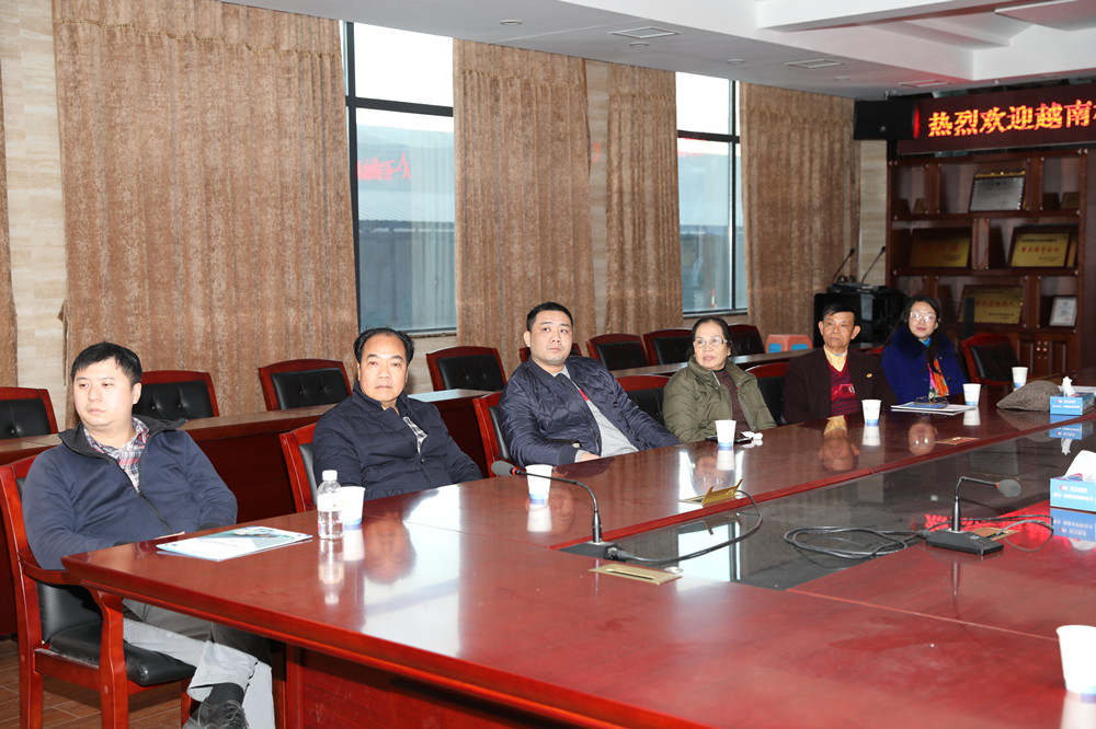  Fan Guowu of Vietnam Plum Blossom Motor Company and his wife visited Cheng Li
