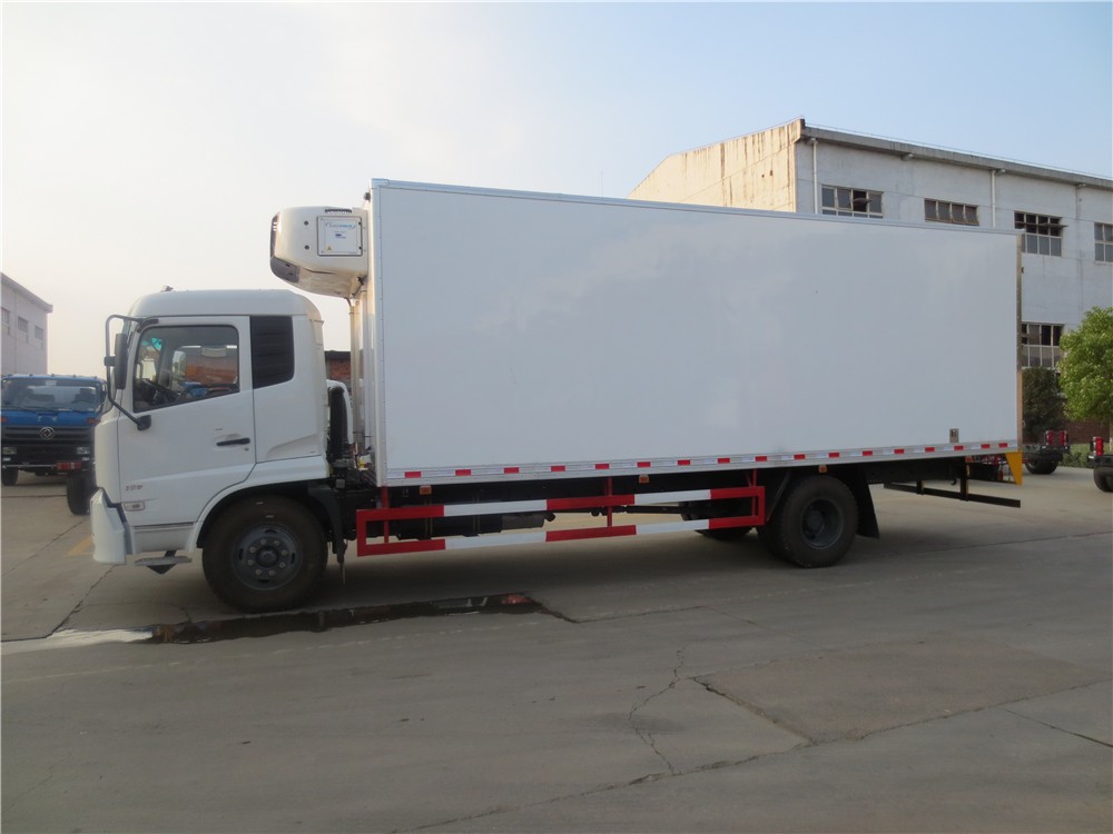Dongfeng 10 Ton Box Refrigerated Truck