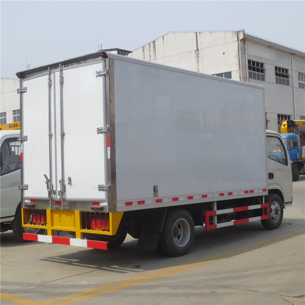 Dongfeng 6 Wheel Freezer Truck