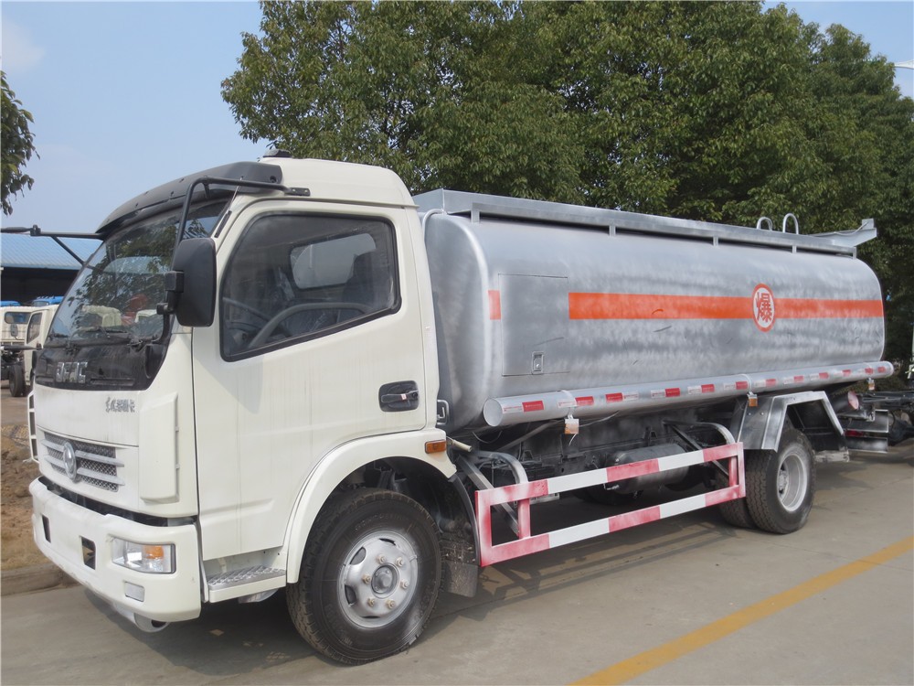 Dongfeng 8000 Liters Oil Tanker