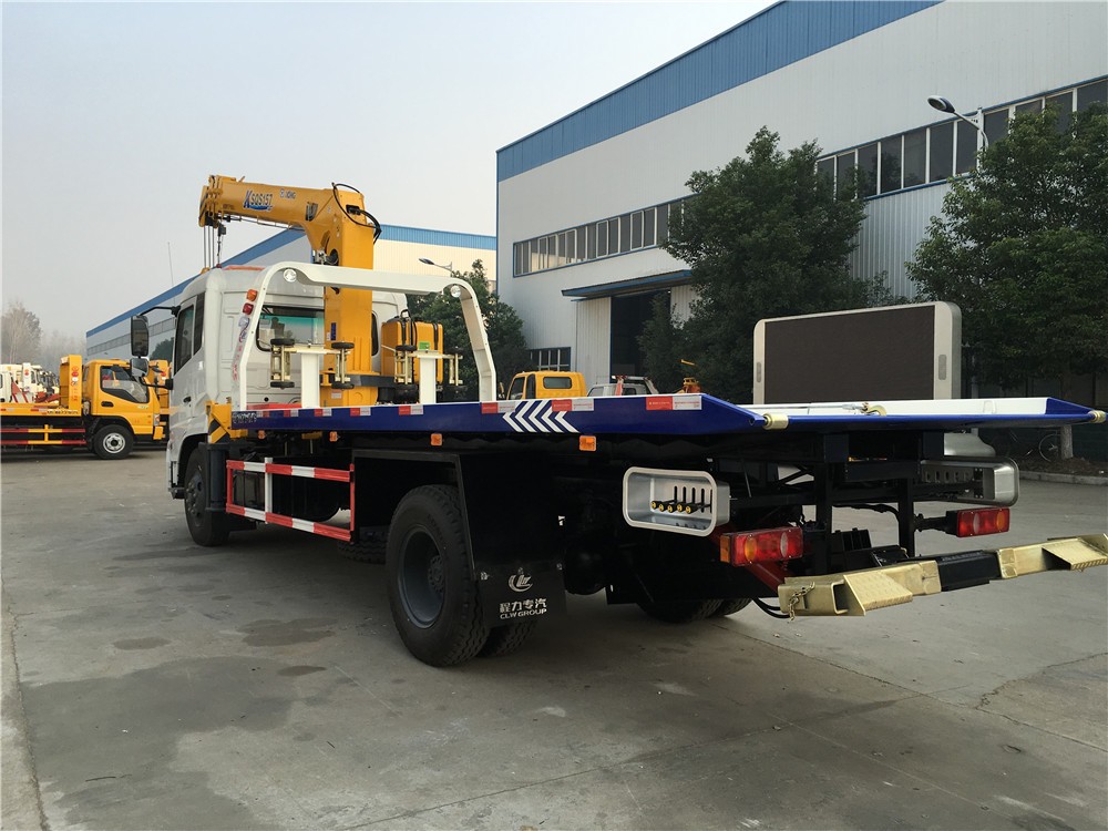 Dongfeng 6 Ton Rollback Truck With Crane