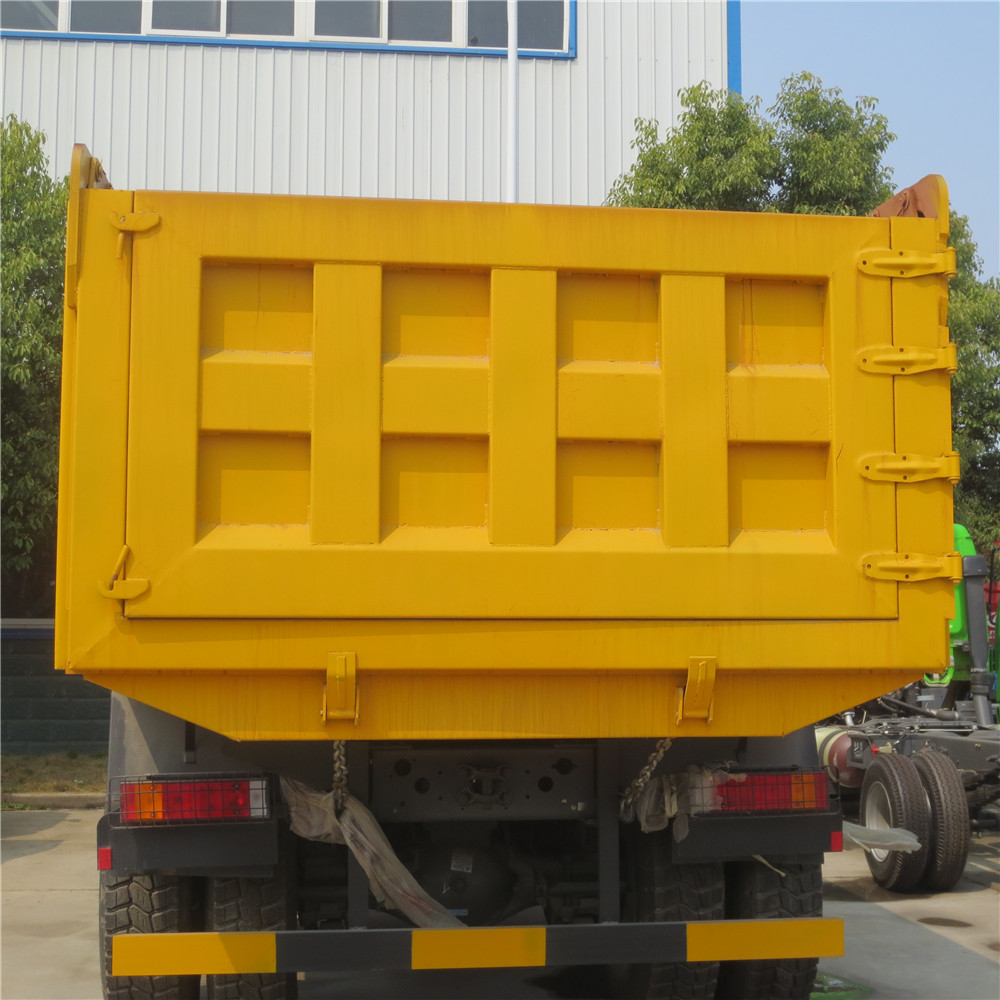 10 wheel dump truck with crane