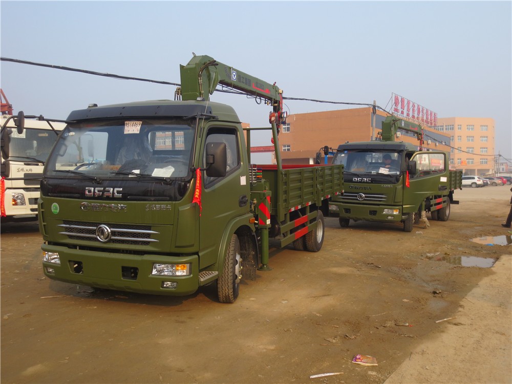 Dongfeng 6 Wheel Crane With Truck