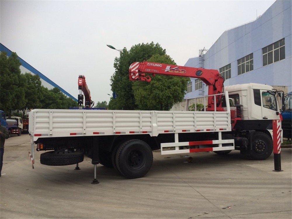 Dongfeng 6 Wheel Crane Truck