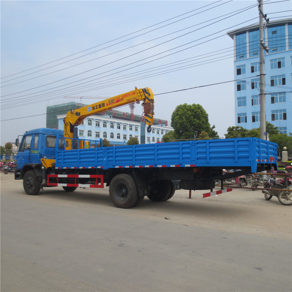 Dongfeng camión de 12 toneladas con grúa