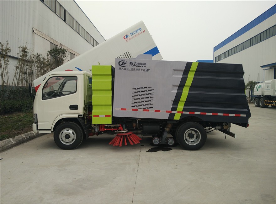 Dongfeng 3 Ton Vacuum Sweeper