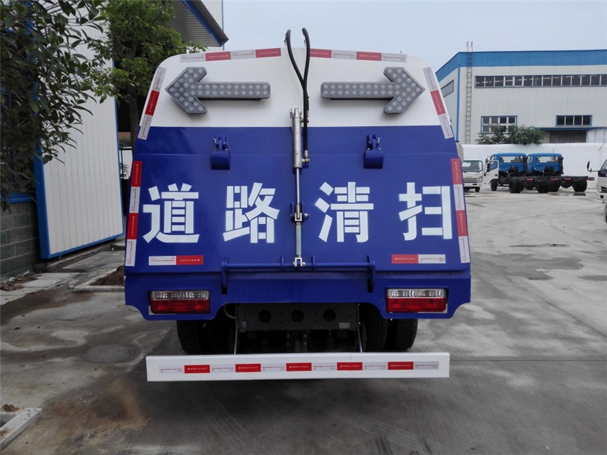 Китай 3-тонная подметальная машина, производитель