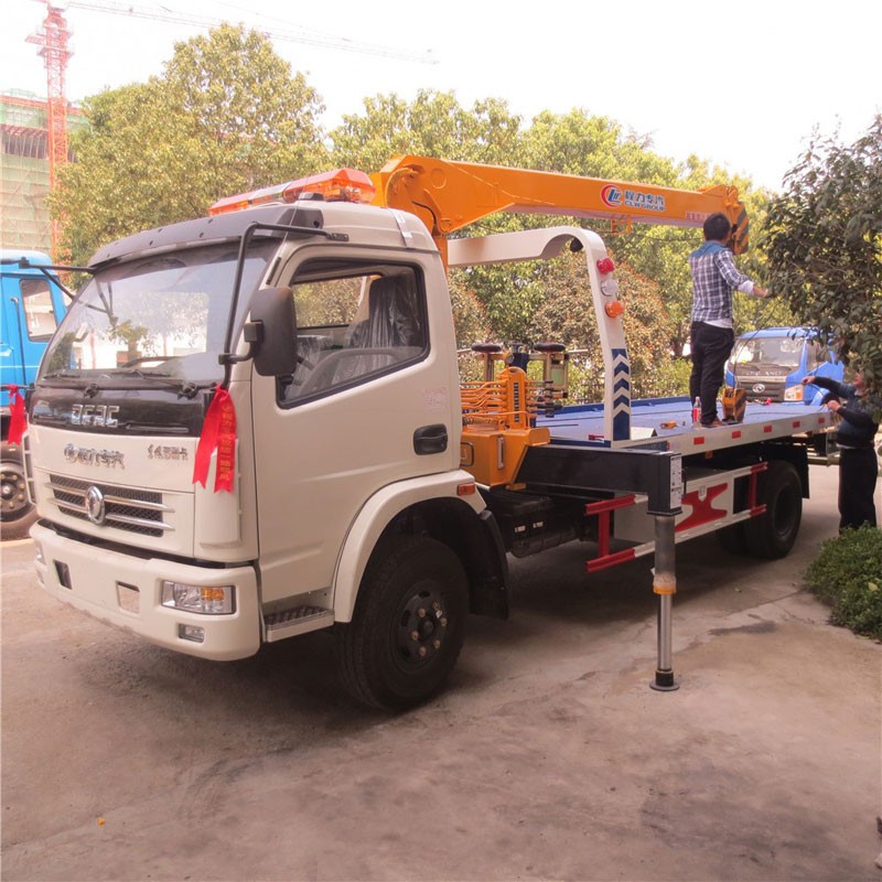 Dongfeng 6 Ton Recovery Truck With Crane