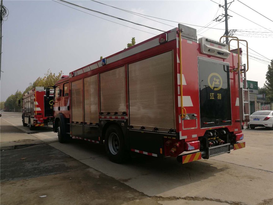 Китай 6-колесная 12-кубовая пожарная машина, производитель