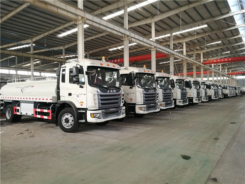 June 2016,Chengli Automobile successfully finished production of 100 JAC water truck exported to Venezuela