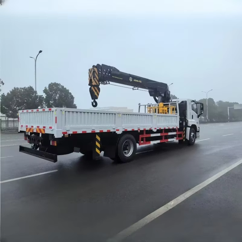 Isuzu 10 ton crane truck