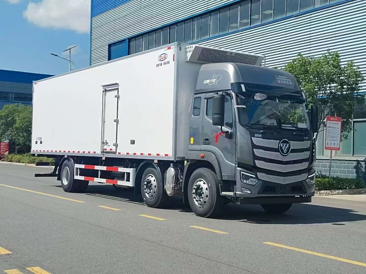 GIGA 10-tons refrigerated truck