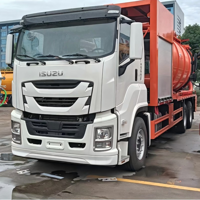 ISUZU vacuum sewage truck