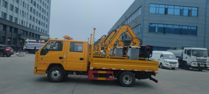 garden pruning truck