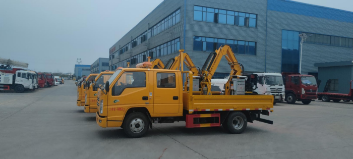 garden pruning truck