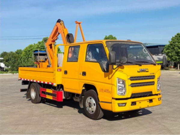 Tree and garden pruning truck