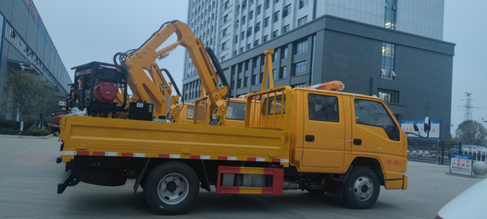 Tree and garden pruning truck