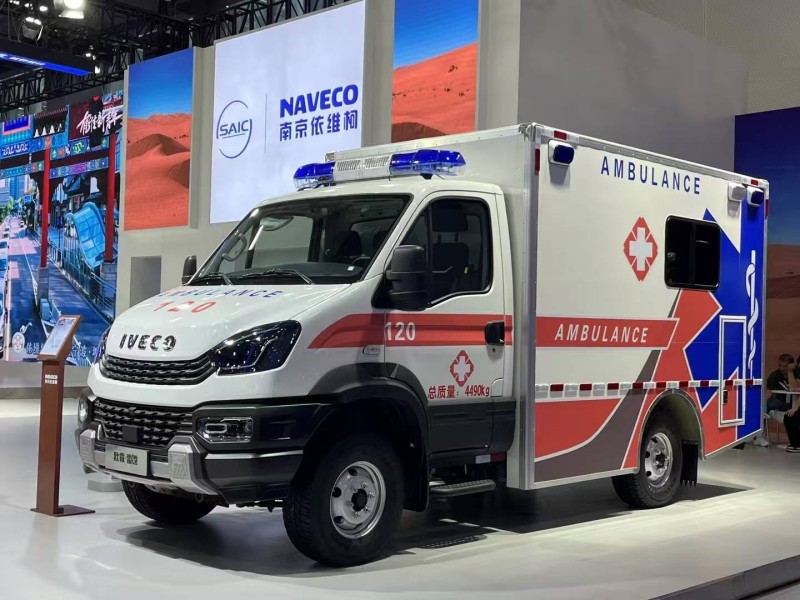 Iveco 4wd मेडिकल एम्बुलेंस कार