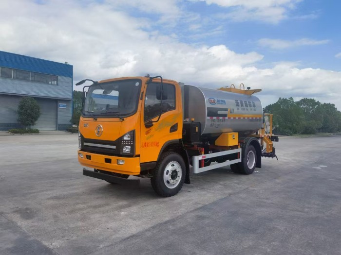 Shacman Asphalt distributor truck