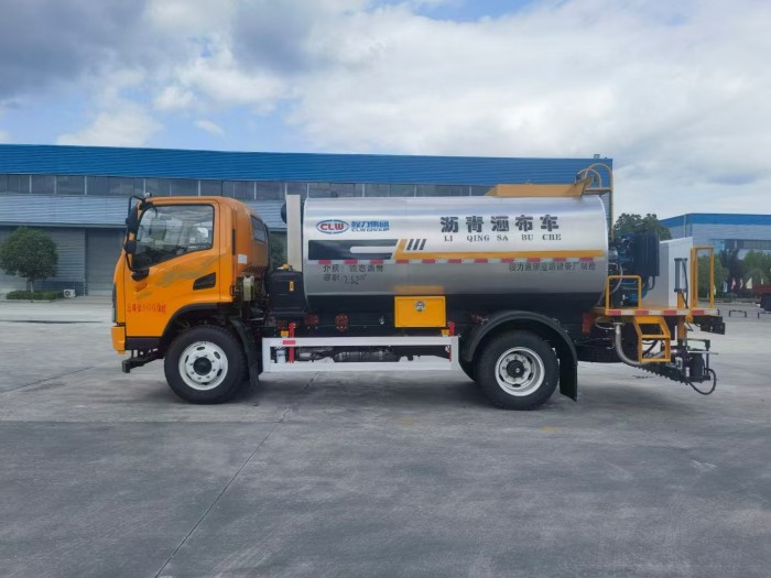 8cbm Asphalt distributor truck