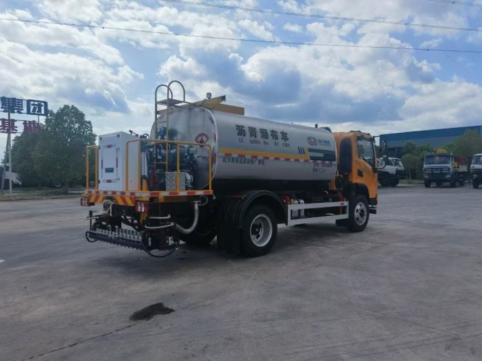 Shacman Asphalt distributor truck