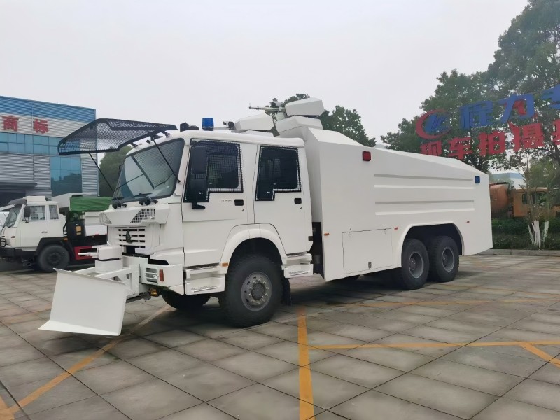 Китай Взрывобезопасный автомобиль для распыления воды в цистернах, производитель
