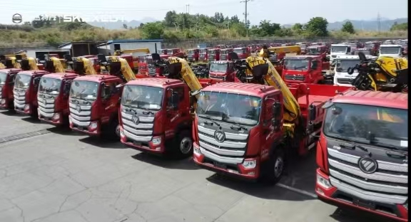 FOTON truck with Knuckle boom crane delivery