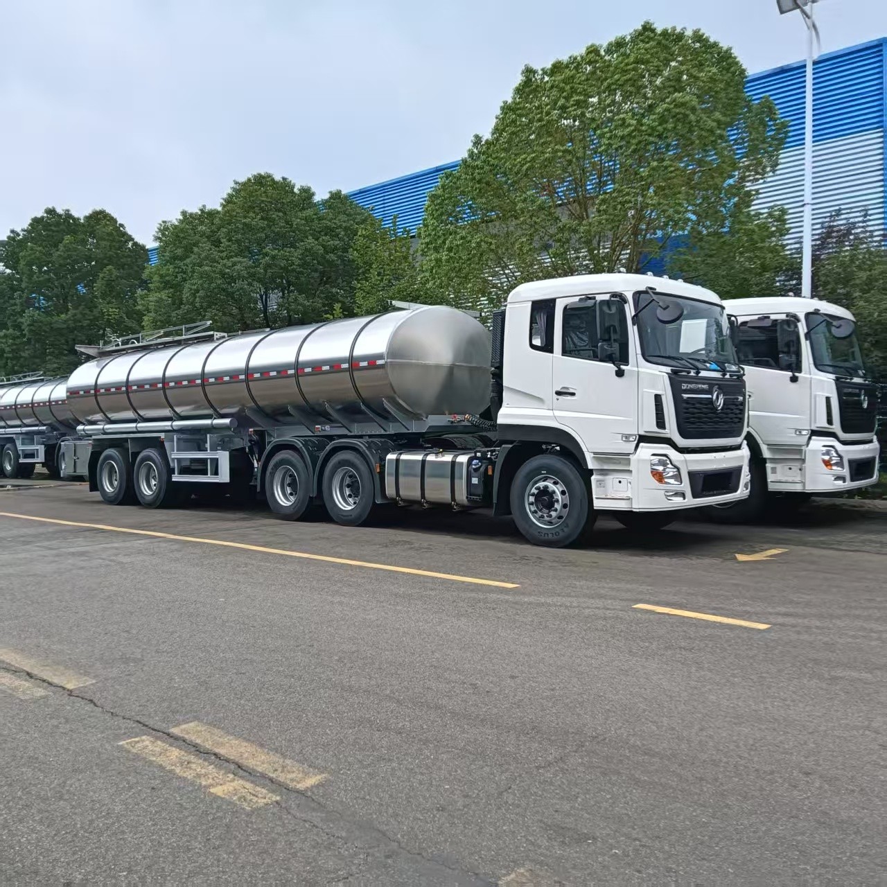 Isothermal stainless steel water tank semi-trailer 25CBM