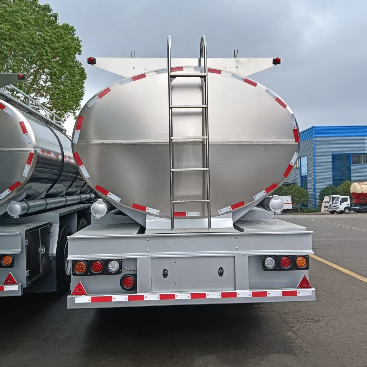 Isothermal stainless steel water tank semi-trailer 25CBM