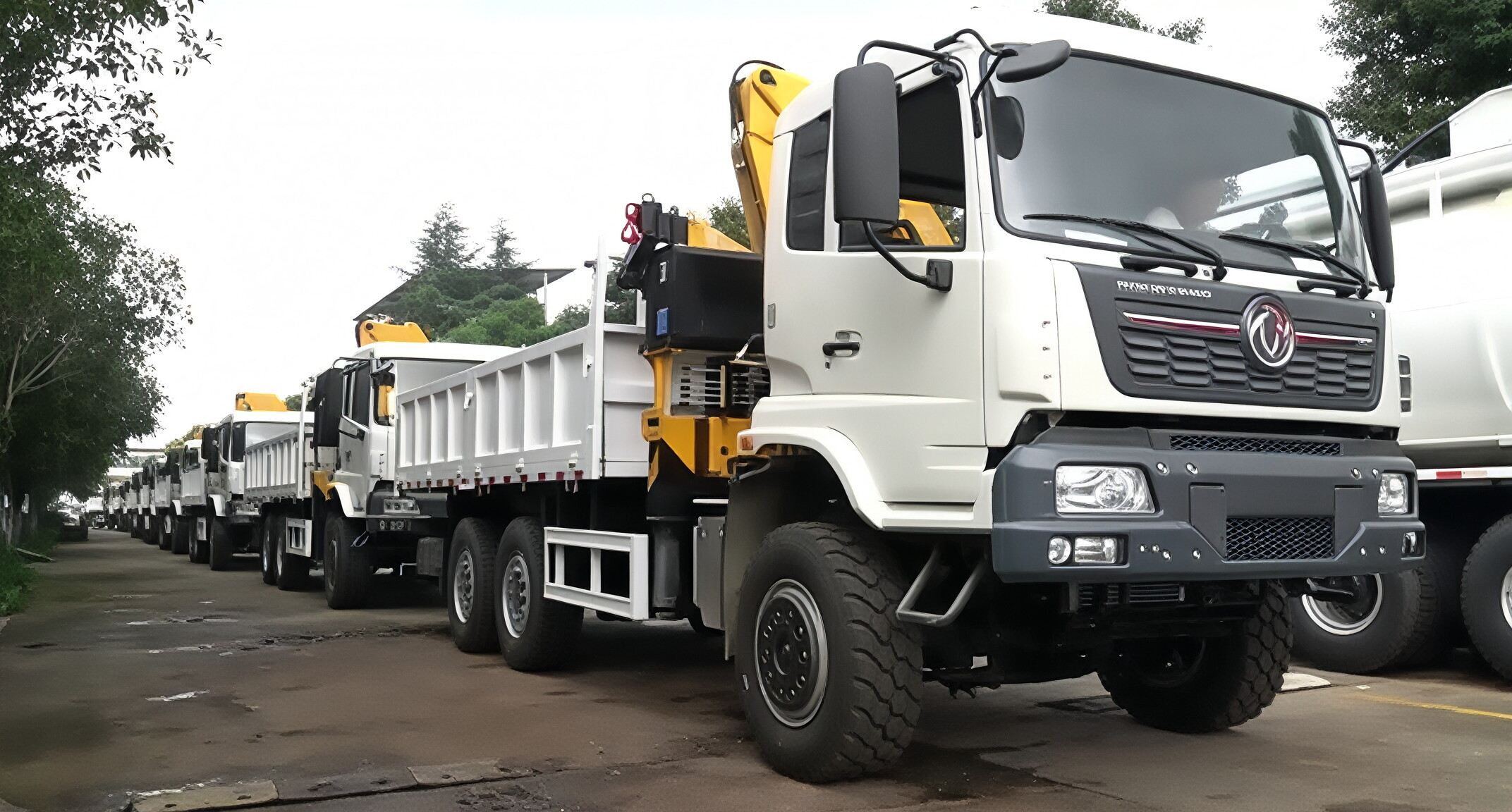DONGFENG 6WD crane truck