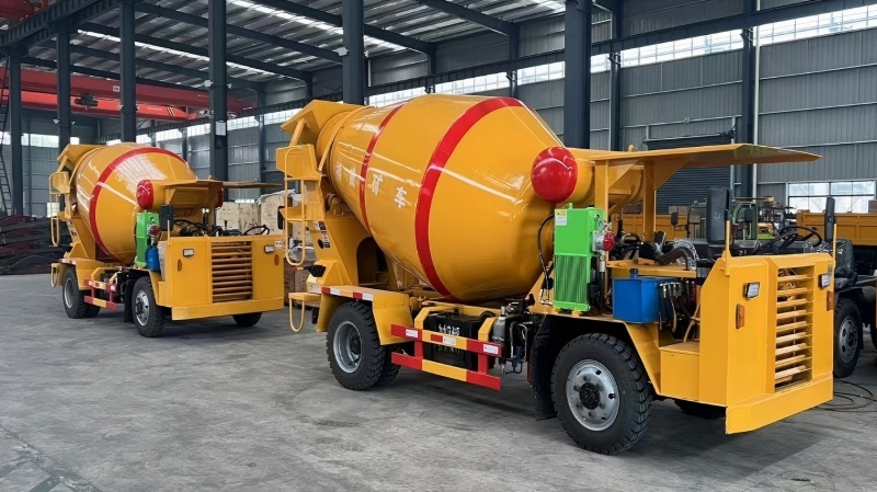 Mining concrete mixer truck