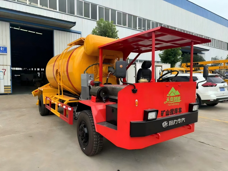 Mining concrete mixer truck