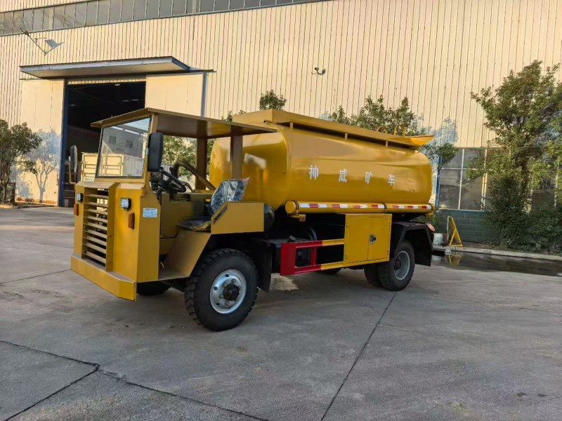 Mining refueling truck