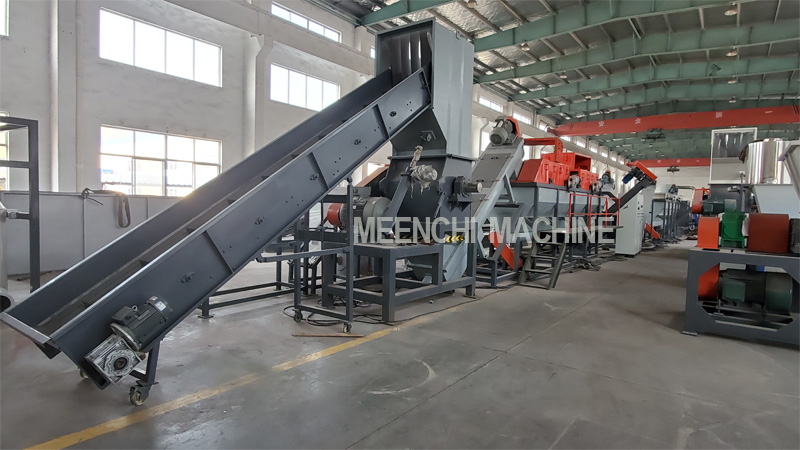 PLASTIC WASTE RECYCLING MASCHINE LADEN