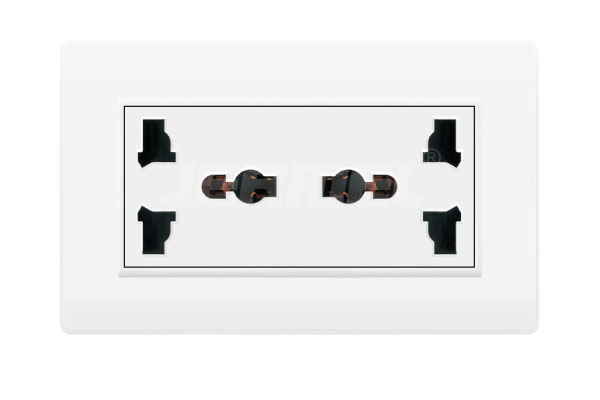 13A 3 pin universal socket