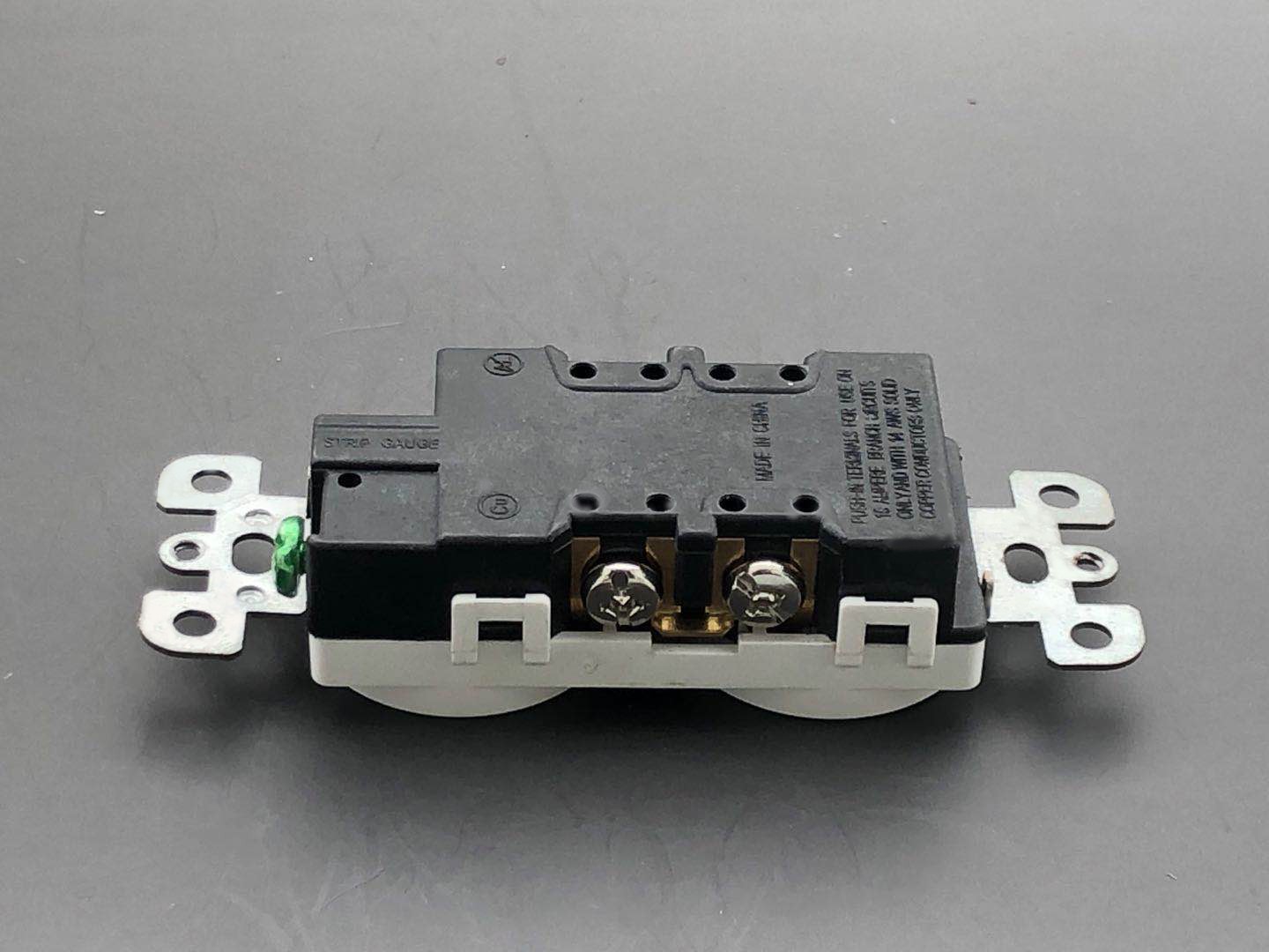 Duplex Receptacle Concave Cover Tamper-Resistant