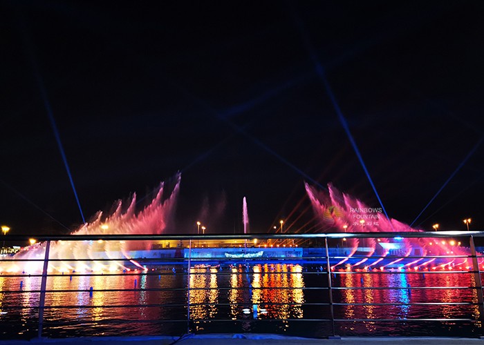 Китай Музыкальное светодиодное лазерное водное световое шоу, производитель