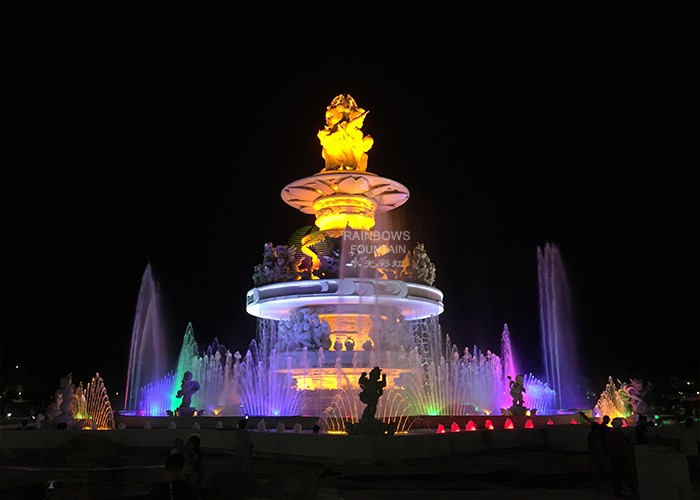 Circular Grand Water Fountain Show