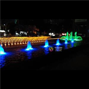 Fontanna z oświetleniem LED na zewnątrz i fontanna z wodospadem na wschodnim dworcu kolejowym w Kantonie