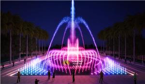 Duża muzyczna fontanna suchego pokładu Placu Kultury Wypoczynkowej Obywateli w Qingyuan Beijiang South Bank Park