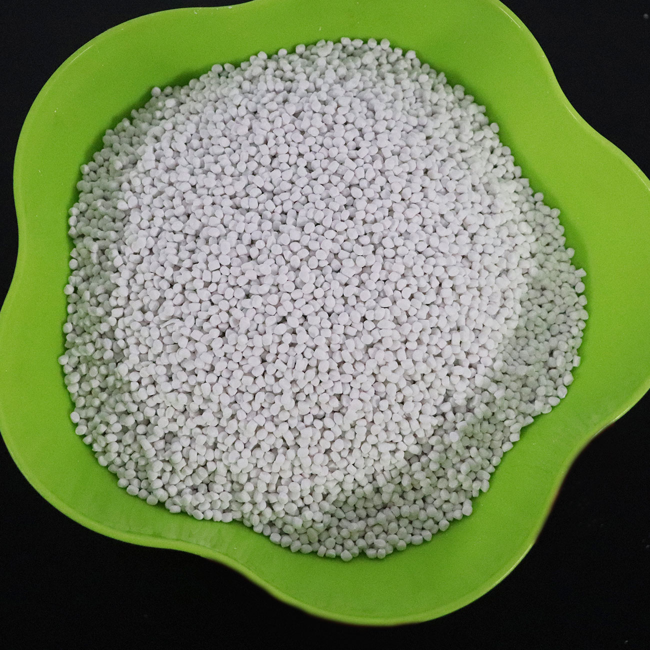 Calcium carbonate masterbatch for injection molding grade