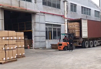 Produkt gotowy podwójnie składany Rollator TRA01B jest ponownie wysyłany do wysyłki